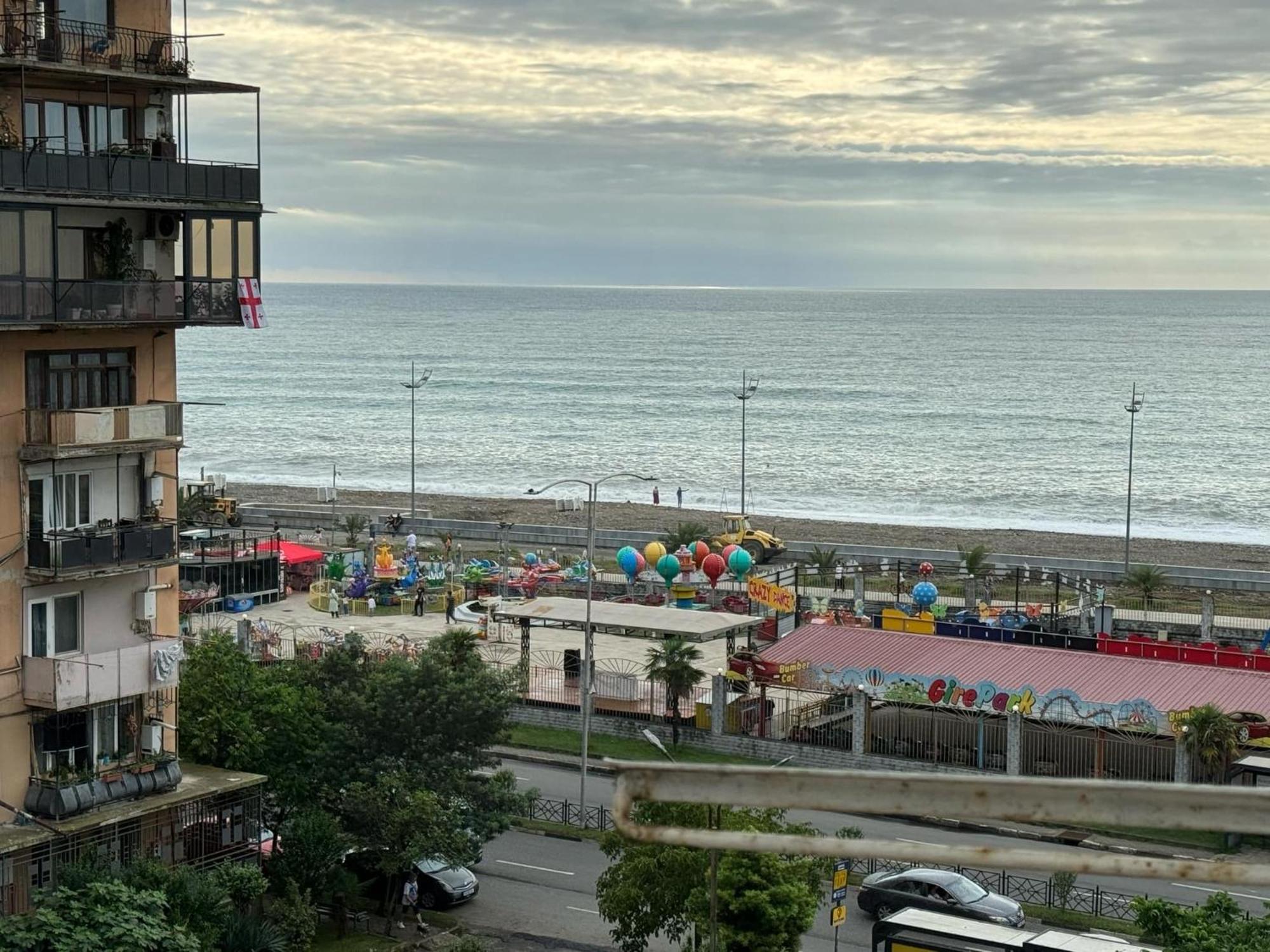 Apartment Near The Sea Batumi Exterior photo